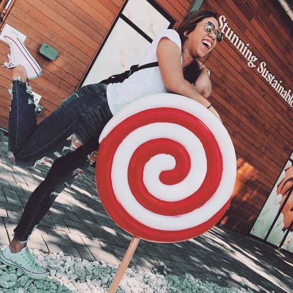 Meet your Posher, Jazmyn - Picture 1 of 1